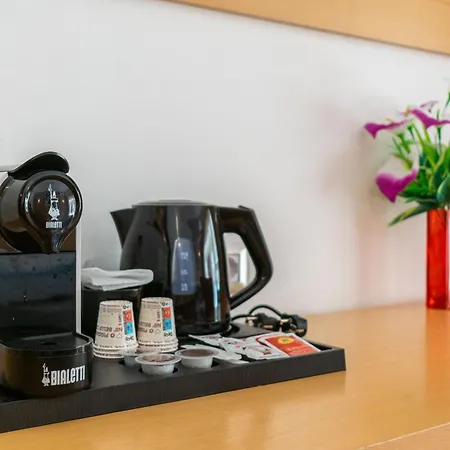 Crossing - & Comforts 2* Catania