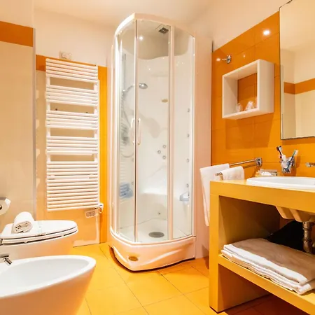 Alojamento de Acomodação e Pequeno-almoço Crossing - & Comforts 4*