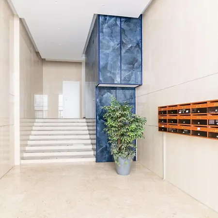 Crossing - & Comforts 4* Catânia