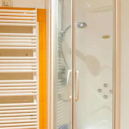 Alojamento de Acomodação e Pequeno-almoço Crossing - & Comforts 4*