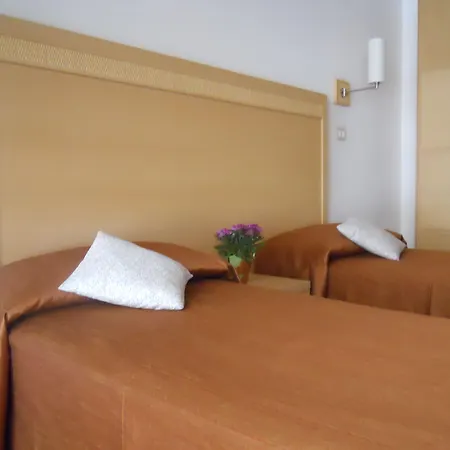 Crossing - & Comforts 4*