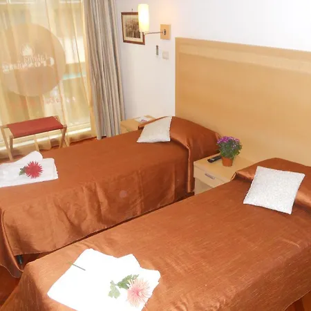 Crossing - & Comforts 4*