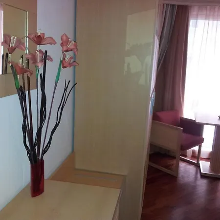 Crossing - & Comforts Alojamento de Acomodação e Pequeno-almoço 4*