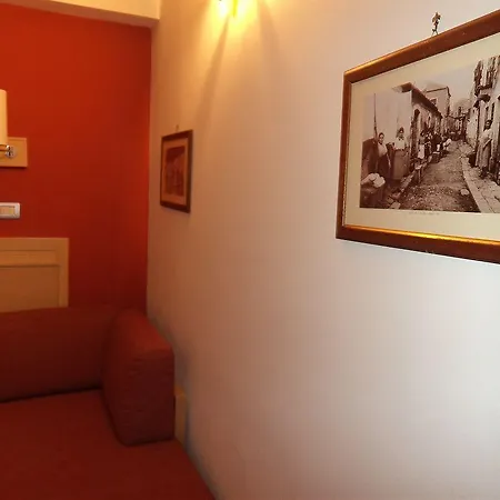 Crossing - & Comforts