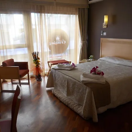 Crossing - & Comforts 2* Catania