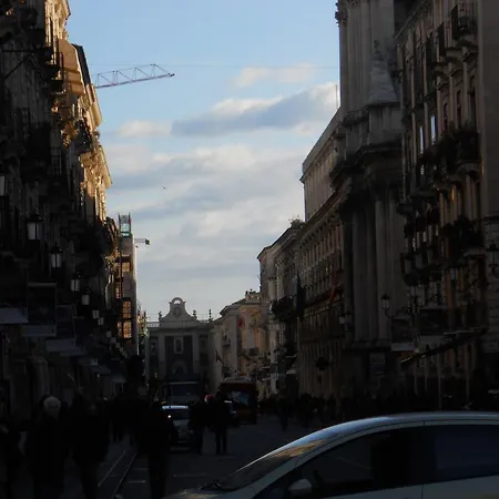 Alojamento de Acomodação e Pequeno-almoço Crossing - & Comforts Catânia