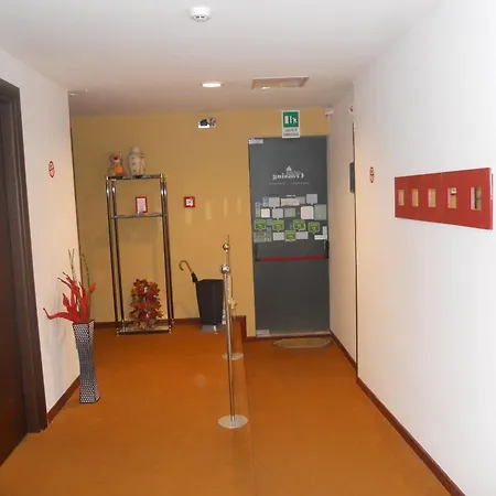 Crossing - & Comforts 4*