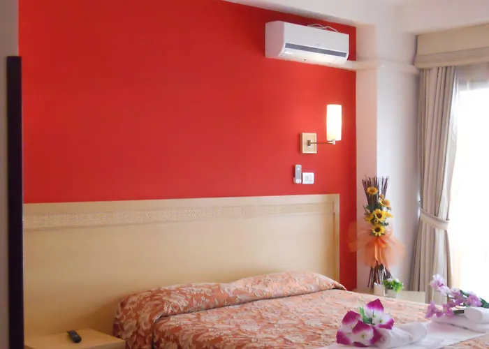 舒适客房卡塔尼亚克鲁森住宿加早餐酒店 4*