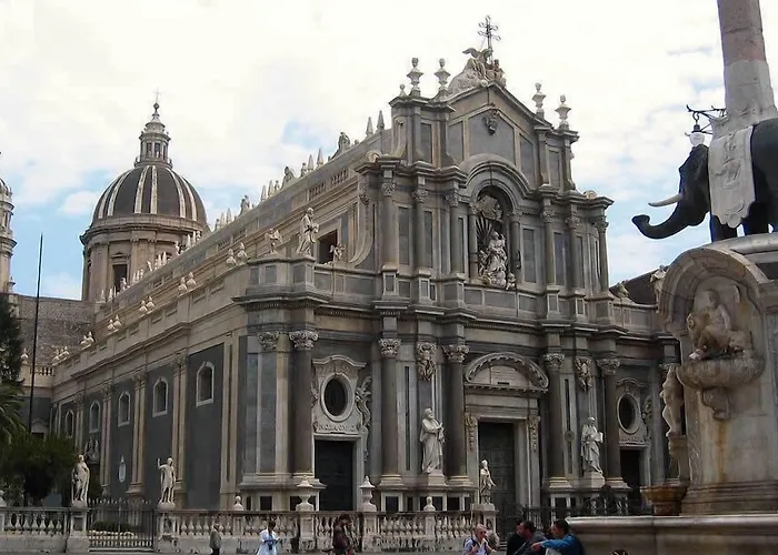 舒适客房卡塔尼亚克鲁森住宿加早餐酒店 住宿加早餐酒店 4*