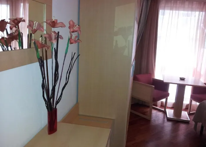 舒适客房卡塔尼亚克鲁森住宿加早餐酒店 住宿加早餐酒店 4*