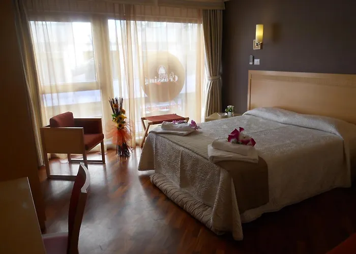 舒适客房卡塔尼亚克鲁森住宿加早餐酒店 4* 卡塔尼亚