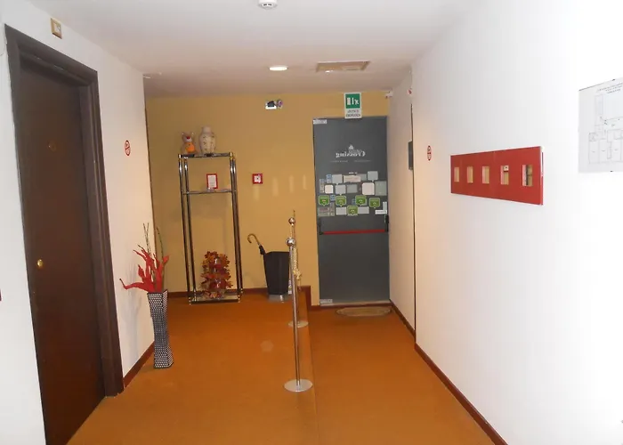 舒适客房卡塔尼亚克鲁森住宿加早餐酒店 4*